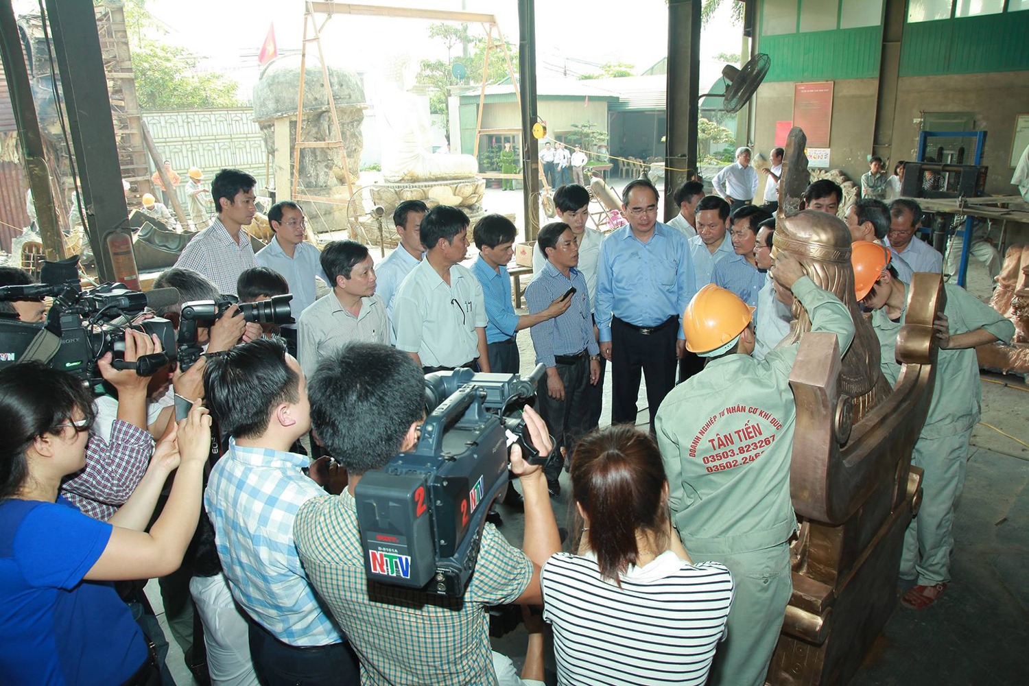 Ủy viên Bộ Chính trị Đảng Cộng sản Việt Nam, Chủ tịch Ủy ban Trung ương Mặt trận Tổ quốc Việt Nam Nguyễn Thiện Nhân về thăm DNTN CƠ KHÍ ĐÚC TÂN TIẾN